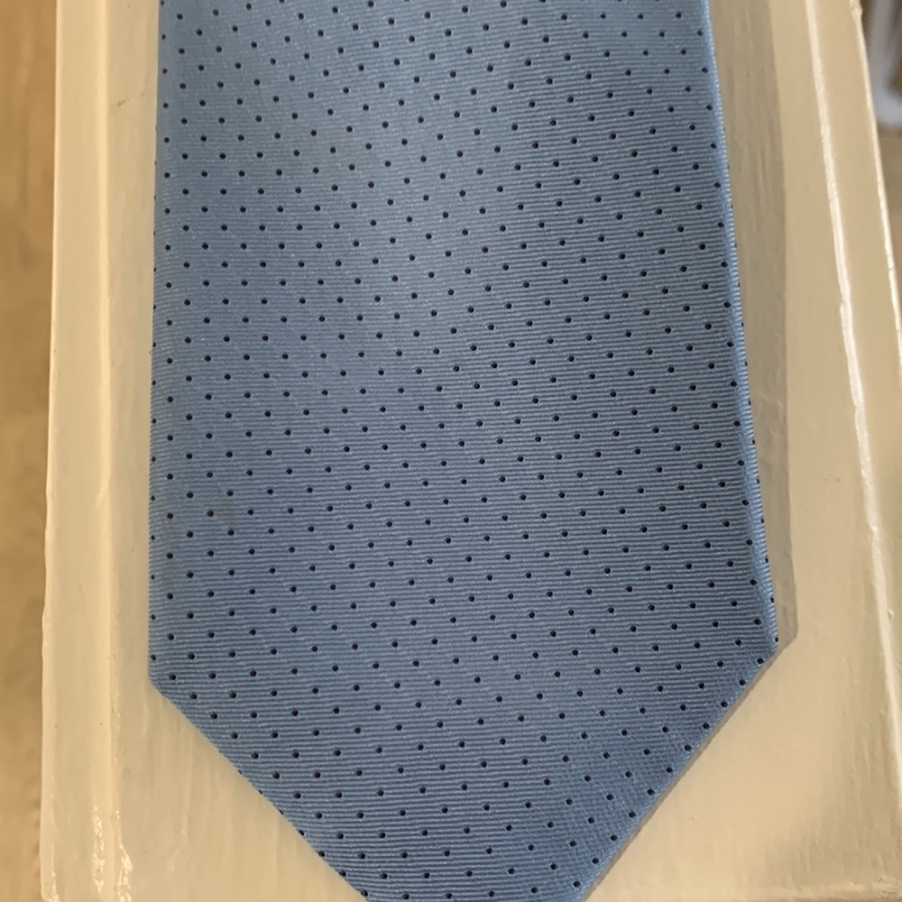 Jos. A. Bank Blue Dotted Necktie - Picture 4 of 4